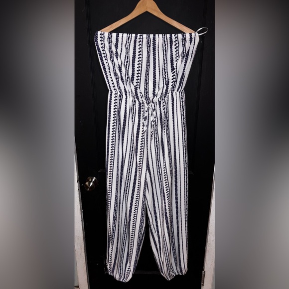 SHEIN Pants - SHEIN White and Navy Floral Striped Strapless Jumpsuit Elastic Ankle XL NWT